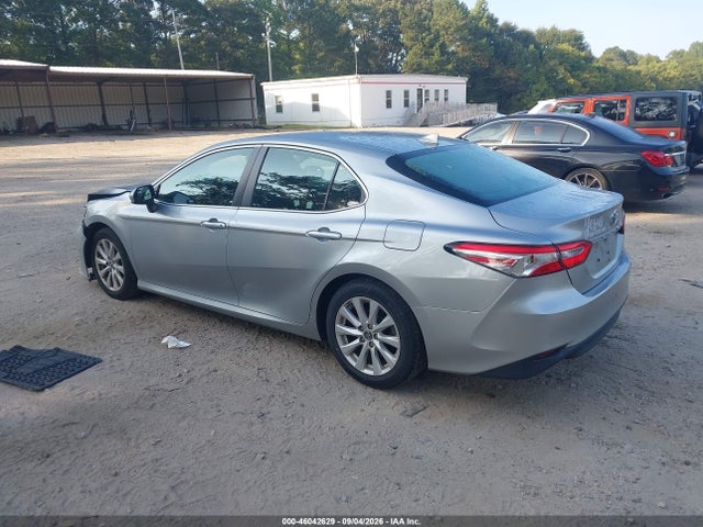 46042629 :رقم المزاد ، 4T1B11HK2KU703673 vin ، 2019 Toyota Camry Le مزاد بيع