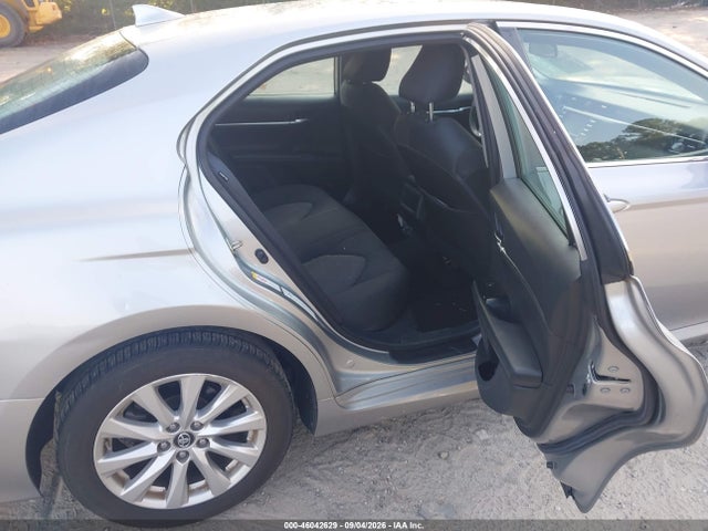 46042629 :رقم المزاد ، 4T1B11HK2KU703673 vin ، 2019 Toyota Camry Le مزاد بيع