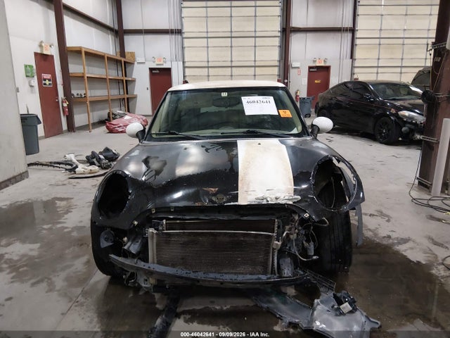 46042641 :رقم المزاد ، WMWSU3C51BTX97458 vin ، 2011 Mini Cooper مزاد بيع