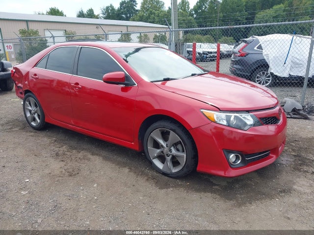46042760 :رقم المزاد ، 4T1BF1FK8EU856101 vin ، 2014 Toyota Camry Se Sport مزاد بيع