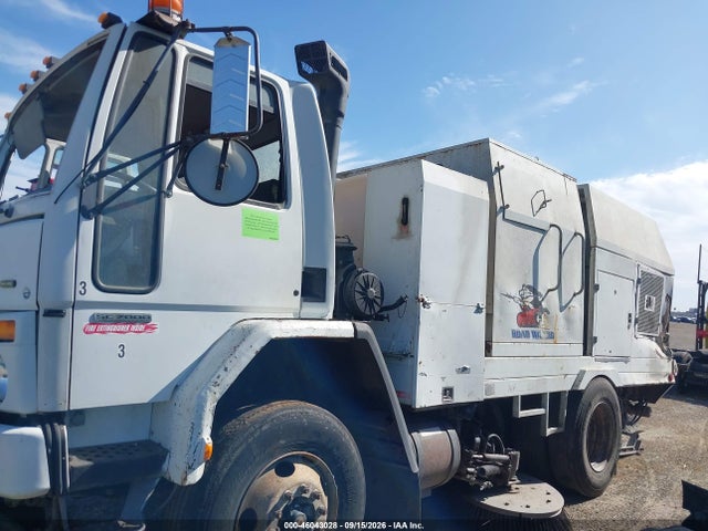 46043028 :رقم المزاد ، 49HAABBV81HH90741 vin ، 2001 Sterling Truck Sc 7000 مزاد بيع