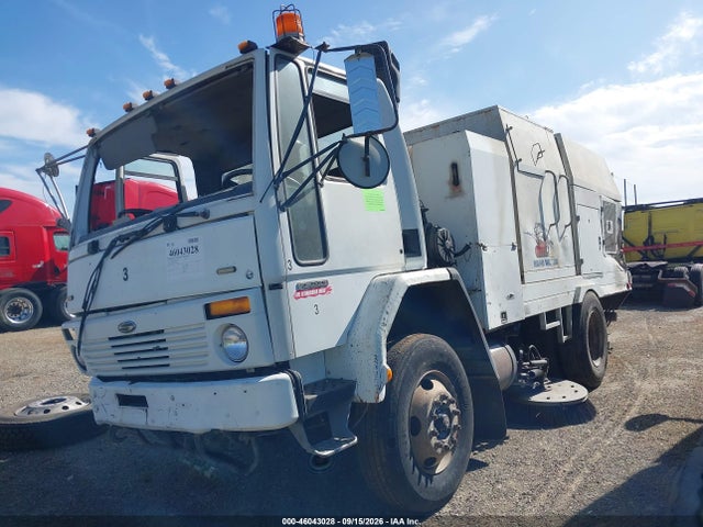 46043028 :رقم المزاد ، 49HAABBV81HH90741 vin ، 2001 Sterling Truck Sc 7000 مزاد بيع