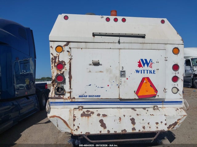 46043028 :رقم المزاد ، 49HAABBV81HH90741 vin ، 2001 Sterling Truck Sc 7000 مزاد بيع
