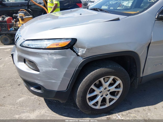 46043178 :رقم المزاد ، 1C4PJMCB8FW558703 vin ، 2015 Jeep Cherokee Latitude مزاد بيع