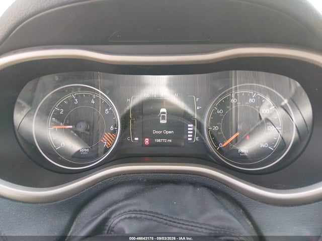 46043178 :رقم المزاد ، 1C4PJMCB8FW558703 vin ، 2015 Jeep Cherokee Latitude مزاد بيع