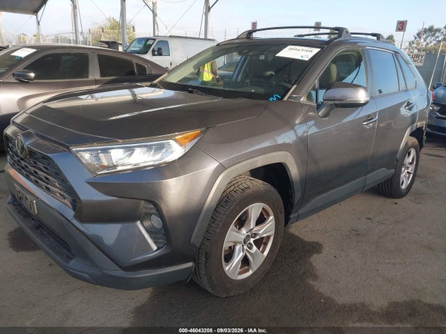 Toyota Rav4 Xle 2019 JTMW1RFV1KD504082 Image 2