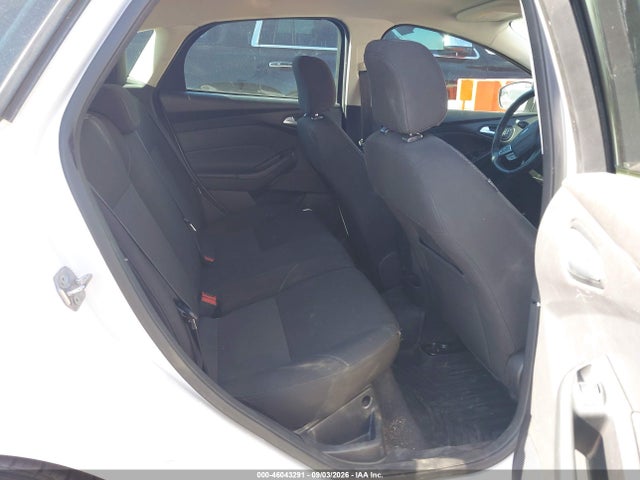 1FADP3K25FL230479 Ford FOCUS SE