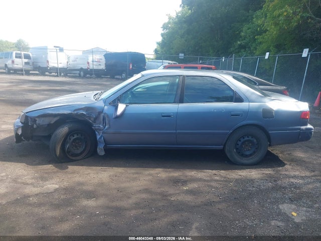 46043348 :رقم المزاد ، 4T1BG22K3YU644610 vin ، 2000 Toyota Camry Le مزاد بيع