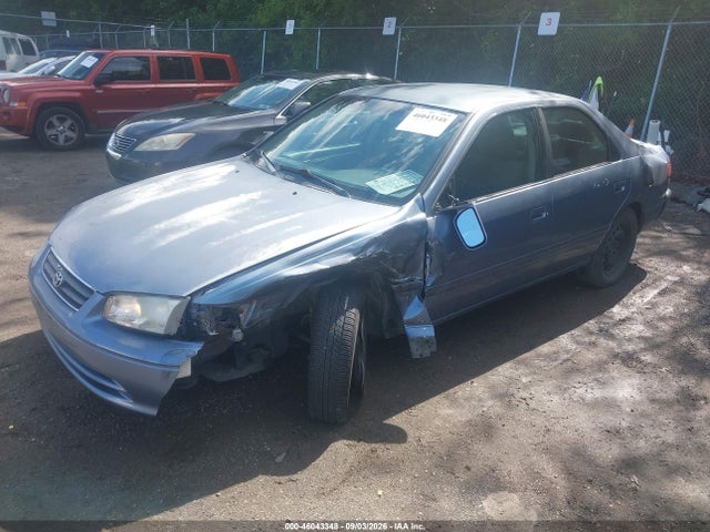 46043348 :رقم المزاد ، 4T1BG22K3YU644610 vin ، 2000 Toyota Camry Le مزاد بيع