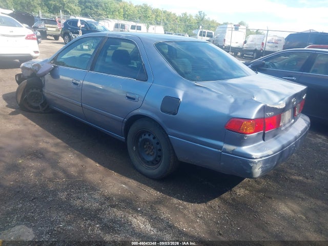46043348 :رقم المزاد ، 4T1BG22K3YU644610 vin ، 2000 Toyota Camry Le مزاد بيع