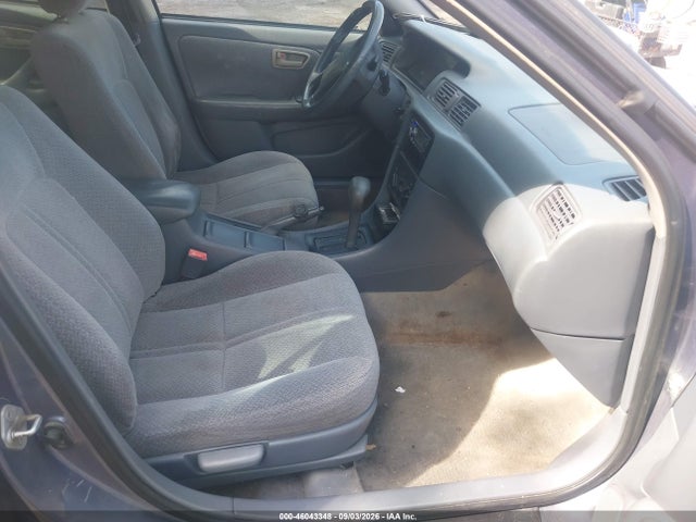 46043348 :رقم المزاد ، 4T1BG22K3YU644610 vin ، 2000 Toyota Camry Le مزاد بيع