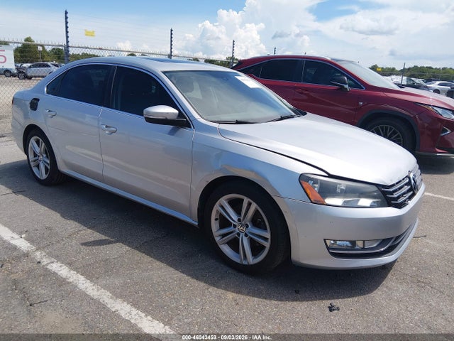 2013 Volkswagen Passat 3.6l V6 Se მანქანა იყიდება აუქციონზე, vin: 1VWBM7A33DC082404, აუქციონის ნომერი: 46043459