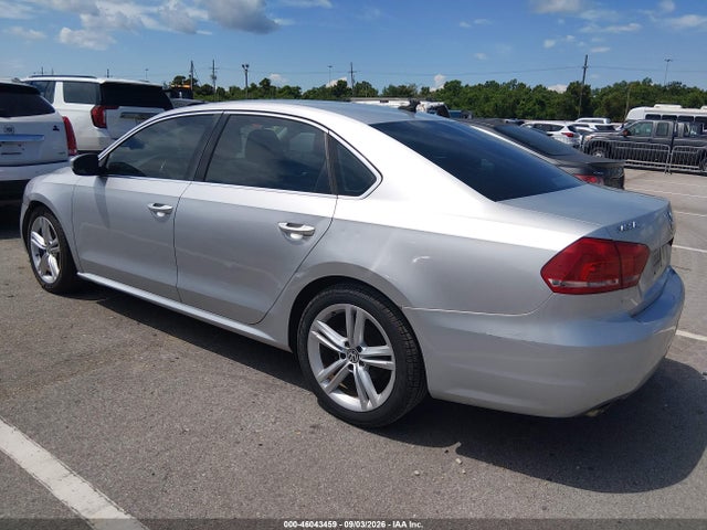 2013 Volkswagen Passat 3.6l V6 Se მანქანა იყიდება აუქციონზე, vin: 1VWBM7A33DC082404, აუქციონის ნომერი: 46043459