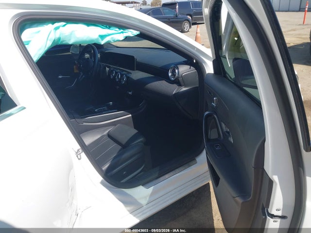 W1K3G4EB7NJ331563 Mercedes-Benz A 220