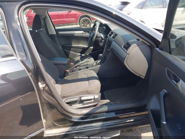 46043605 :رقم المزاد ، 1VWAT7A38GC008821 vin ، 2016 Volkswagen Passat 1.8t S مزاد بيع