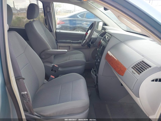 2008 Chrysler Town & Country Lx მანქანა იყიდება აუქციონზე, vin: 2A8HR44H58R757003, აუქციონის ნომერი: 46043837