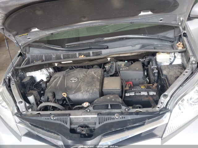 Aukcja sprzedaży 2018 Toyota Sienna Le 8 Passenger, vin: 5TDKZ3DC0JS932976, numer aukcji: 46043887