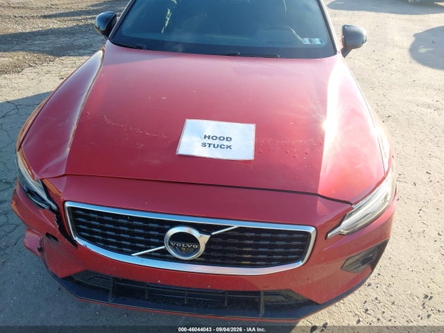 46044043 :رقم المزاد ، 7JRA22TM4KG015332 vin ، 2019 Volvo S60 T6 R-design مزاد بيع