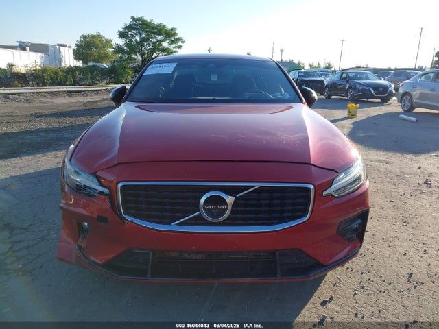 46044043 :رقم المزاد ، 7JRA22TM4KG015332 vin ، 2019 Volvo S60 T6 R-design مزاد بيع