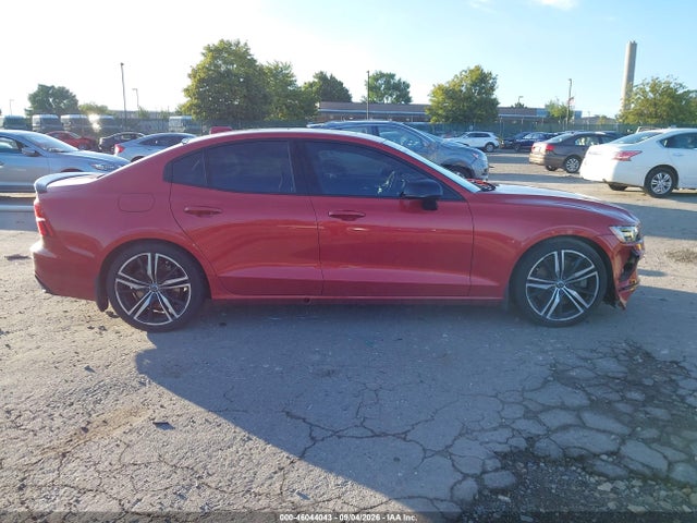46044043 :رقم المزاد ، 7JRA22TM4KG015332 vin ، 2019 Volvo S60 T6 R-design مزاد بيع