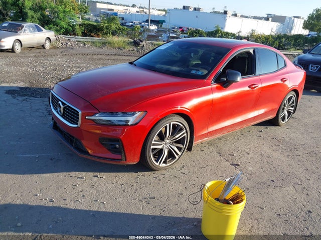 46044043 :رقم المزاد ، 7JRA22TM4KG015332 vin ، 2019 Volvo S60 T6 R-design مزاد بيع
