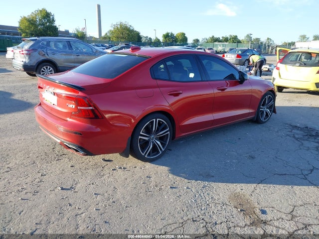 46044043 :رقم المزاد ، 7JRA22TM4KG015332 vin ، 2019 Volvo S60 T6 R-design مزاد بيع