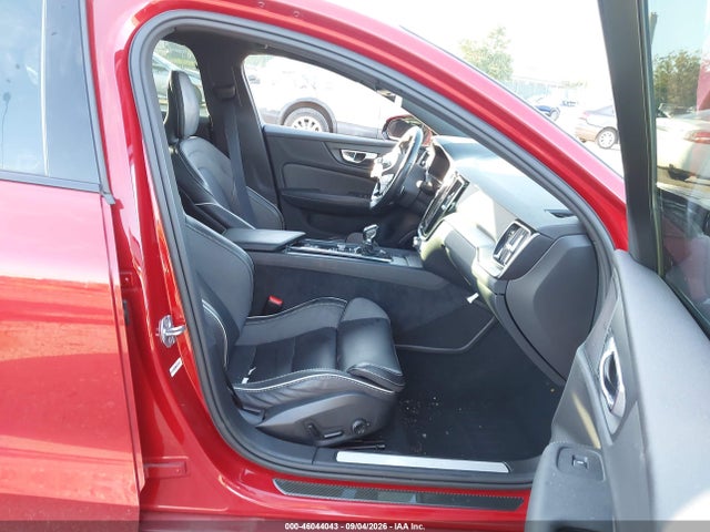 46044043 :رقم المزاد ، 7JRA22TM4KG015332 vin ، 2019 Volvo S60 T6 R-design مزاد بيع