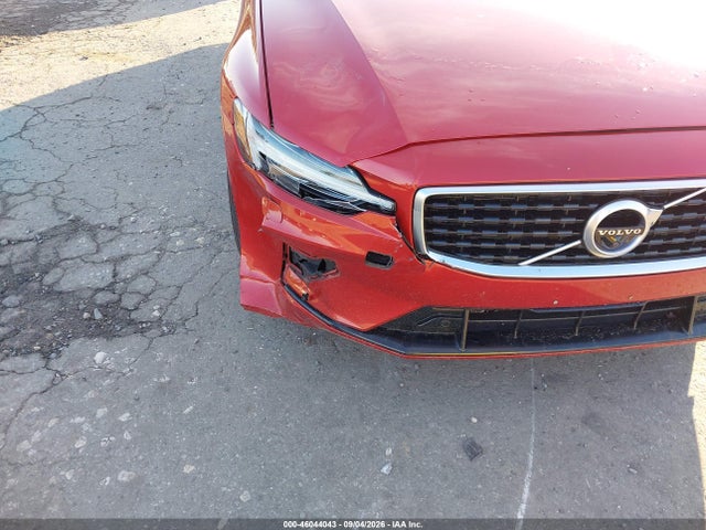46044043 :رقم المزاد ، 7JRA22TM4KG015332 vin ، 2019 Volvo S60 T6 R-design مزاد بيع