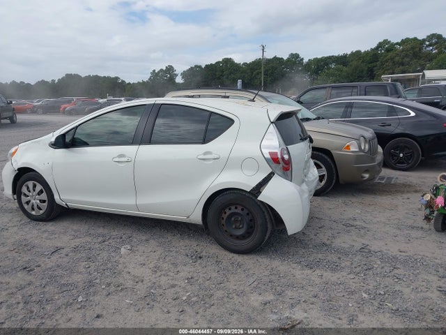 Продажа на аукционе авто 2014 Toyota Prius C Two, vin: JTDKDTB33E1079364, номер лота: 46044457