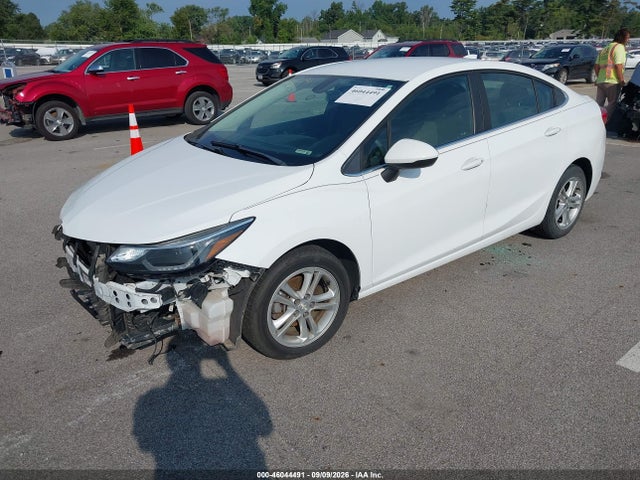 Chevrolet Cruze Lt Auto 2018 1G1BE5SM9J7111803 Image 2