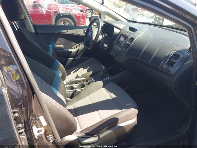 46044621 :رقم المزاد ، 3KPFL4A75JE253599 vin ، 2018 Kia Forte S مزاد بيع