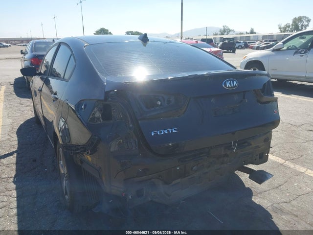 46044621 :رقم المزاد ، 3KPFL4A75JE253599 vin ، 2018 Kia Forte S مزاد بيع