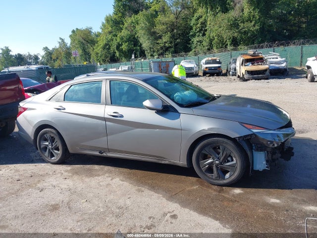 46044664 :رقم المزاد ، KMHLM4AG7PU571102 vin ، 2023 Hyundai Elantra Sel مزاد بيع