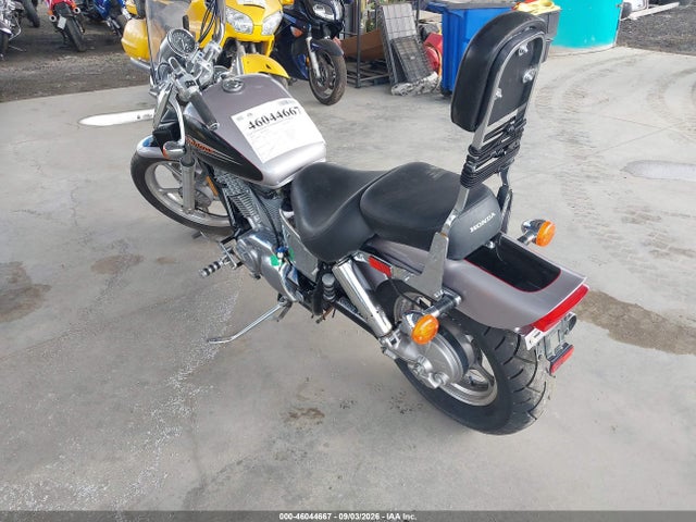 2000 Honda Vt1100 C მანქანა იყიდება აუქციონზე, vin: 1HFSC1803YA400379, აუქციონის ნომერი: 46044667