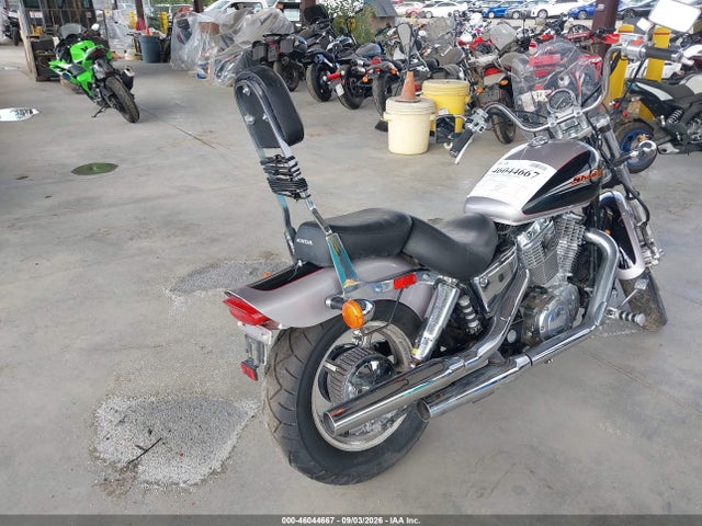 2000 Honda Vt1100 C მანქანა იყიდება აუქციონზე, vin: 1HFSC1803YA400379, აუქციონის ნომერი: 46044667