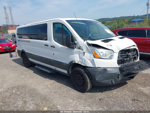 46044828 :رقم المزاد ، 1FBZX2YM6HKB02333 vin ، 2017 Ford Transit-350 Xlt مزاد بيع