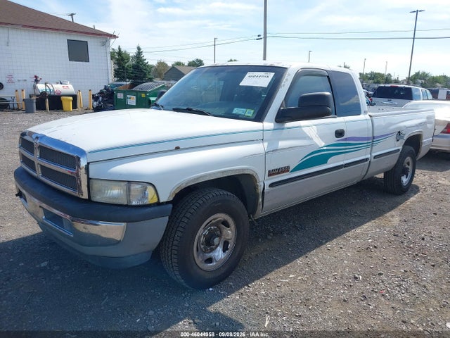 46044958 :رقم المزاد ، 1B7KC23D2WJ105880 vin ، 1998 Dodge Ram 2500 St مزاد بيع