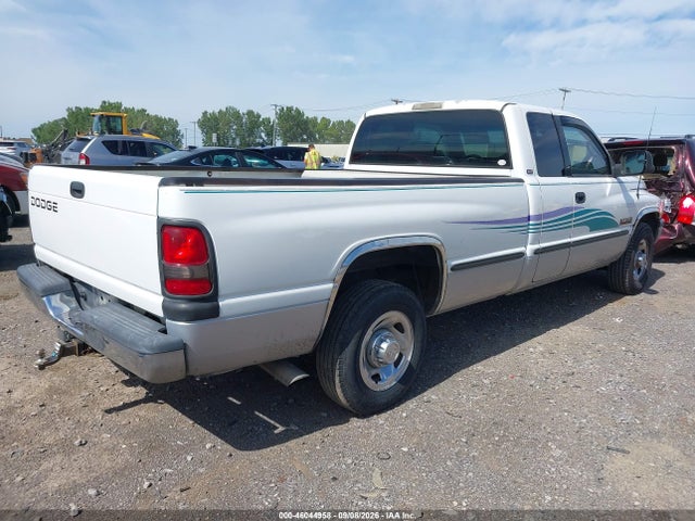 46044958 :رقم المزاد ، 1B7KC23D2WJ105880 vin ، 1998 Dodge Ram 2500 St مزاد بيع