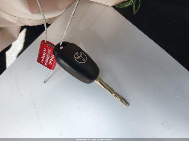 2T3BFREV2FW291573 Toyota RAV4 LE