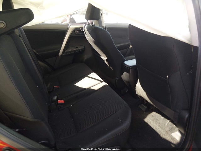 2T3BFREV2FW291573 Toyota RAV4 LE
