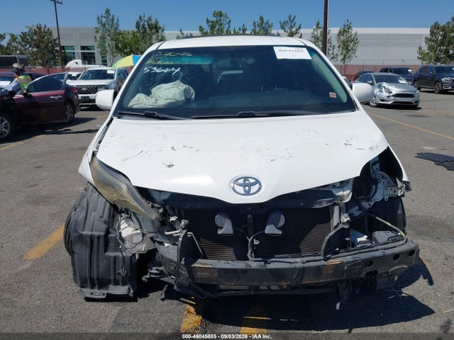 5TDXK3DC5FS605622 Toyota Sienna Se 8 Passenger
