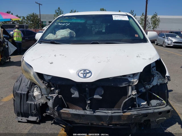 5TDXK3DC5FS605622 Toyota Sienna Se 8 Passenger
