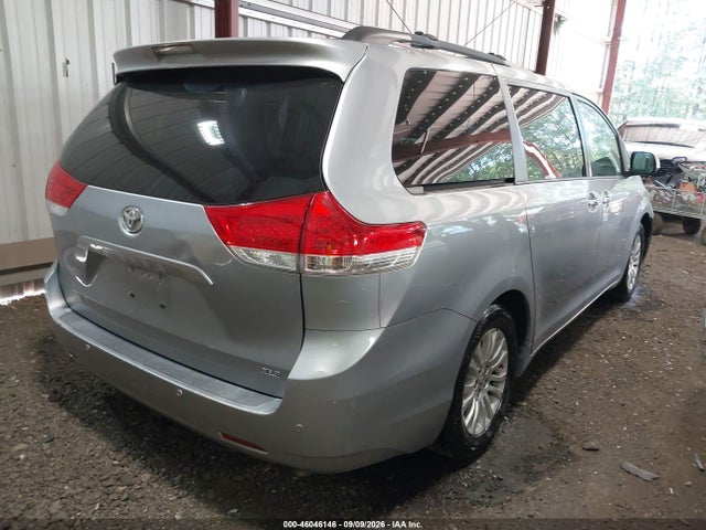 2013 Toyota Sienna Xle V6 8 Passenger მანქანა იყიდება აუქციონზე, vin: 5TDYK3DC2DS291476, აუქციონის ნომერი: 46046146