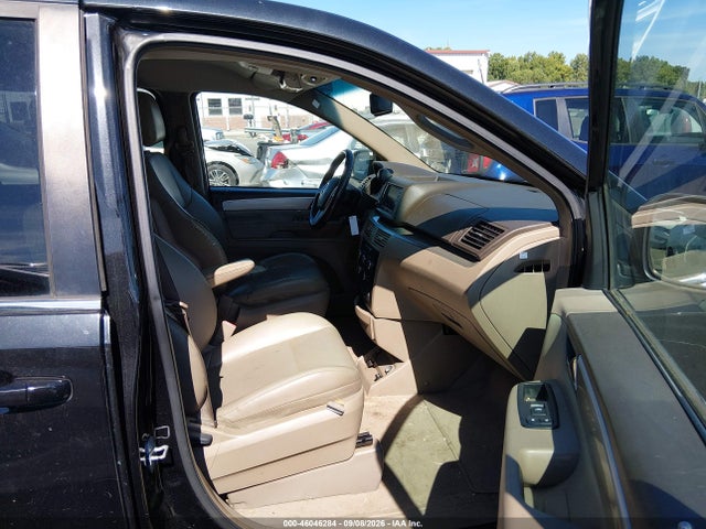 2011 Volkswagen Routan Se მანქანა იყიდება აუქციონზე, vin: 2V4RW3DG3BR670817, აუქციონის ნომერი: 46046284