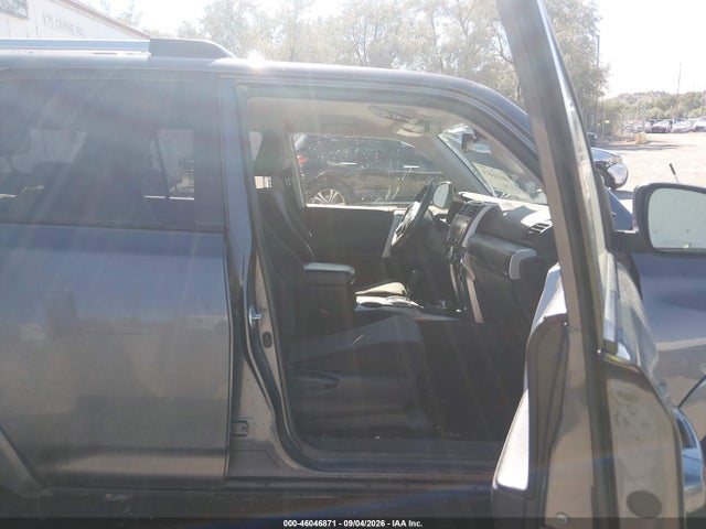 46046871 :رقم المزاد ، JTEMU5JR1M5937752 vin ، 2021 Toyota 4runner Sr5 مزاد بيع