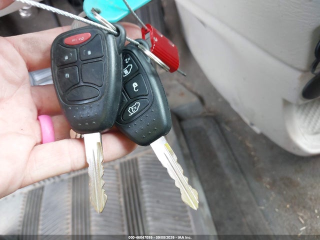 Auction sale of the 2005 Chrysler Town & Country, vin: 1C4GP45R55B235871, lot number: 46047099