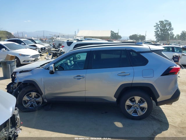 2T3P1RFV9RW439046 Toyota Rav4 Xle