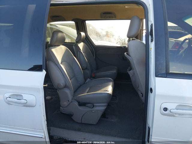 Продажа на аукционе авто 2002 Chrysler Town & Country Limited, vin: 2C8GP64L72R796934, номер лота: 46047230