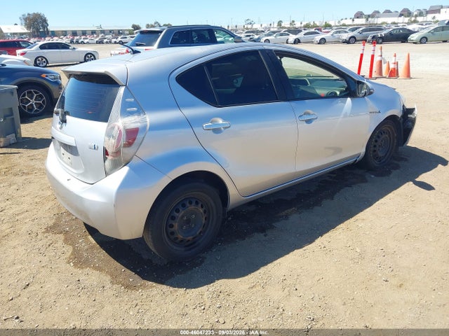 Toyota Prius C One 2014 JTDKDTB32E1561775 Image 4