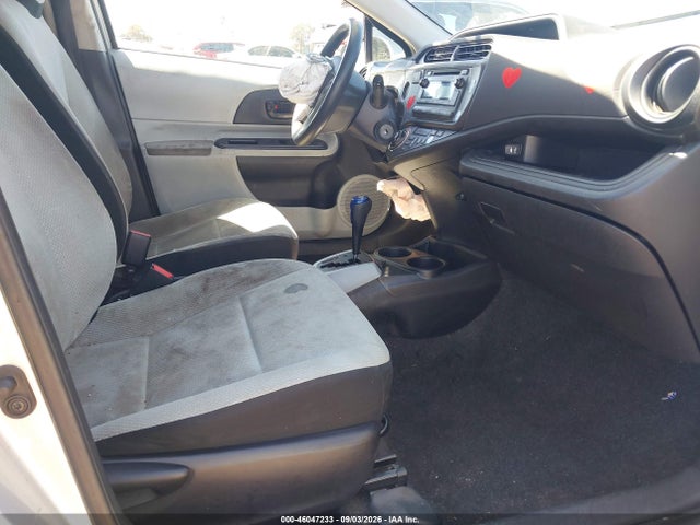 Toyota Prius C One 2014 JTDKDTB32E1561775 Image 5